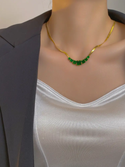 Emerald sequence necklace premium