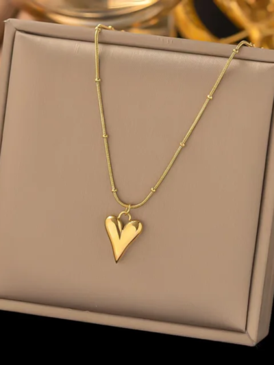 Minimal heart necklace