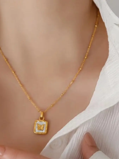 Pearl Butterfly necklace Gold