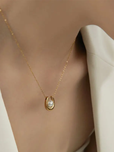 Pearl U necklace