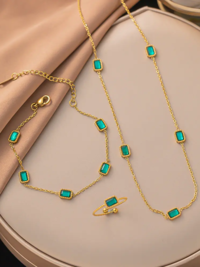 Emerald mini sequence necklace