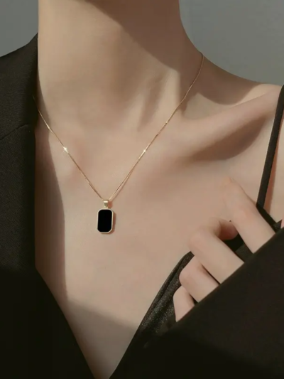 Black shell unisex Pendent