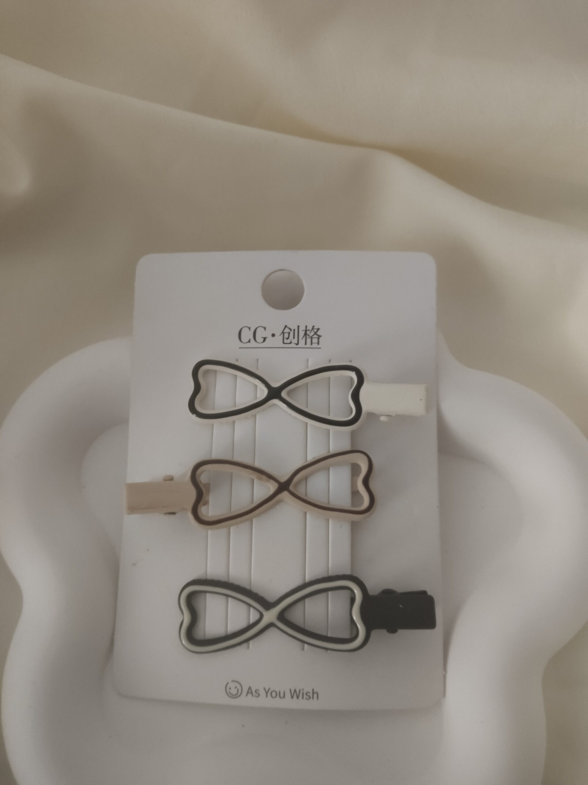 Hair clips 16