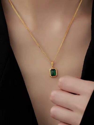 Vintage emerald elegance necklace
