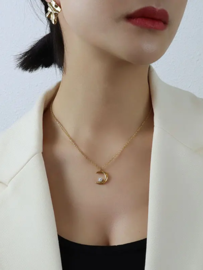 Moonlit zirconia necklace