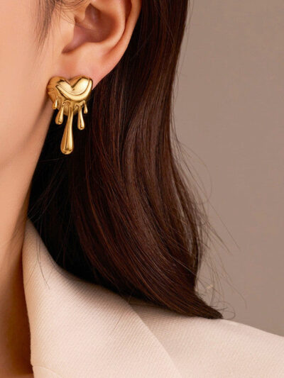 Bleeding heart Bold Studs