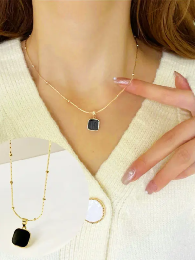 Black shell Square necklace