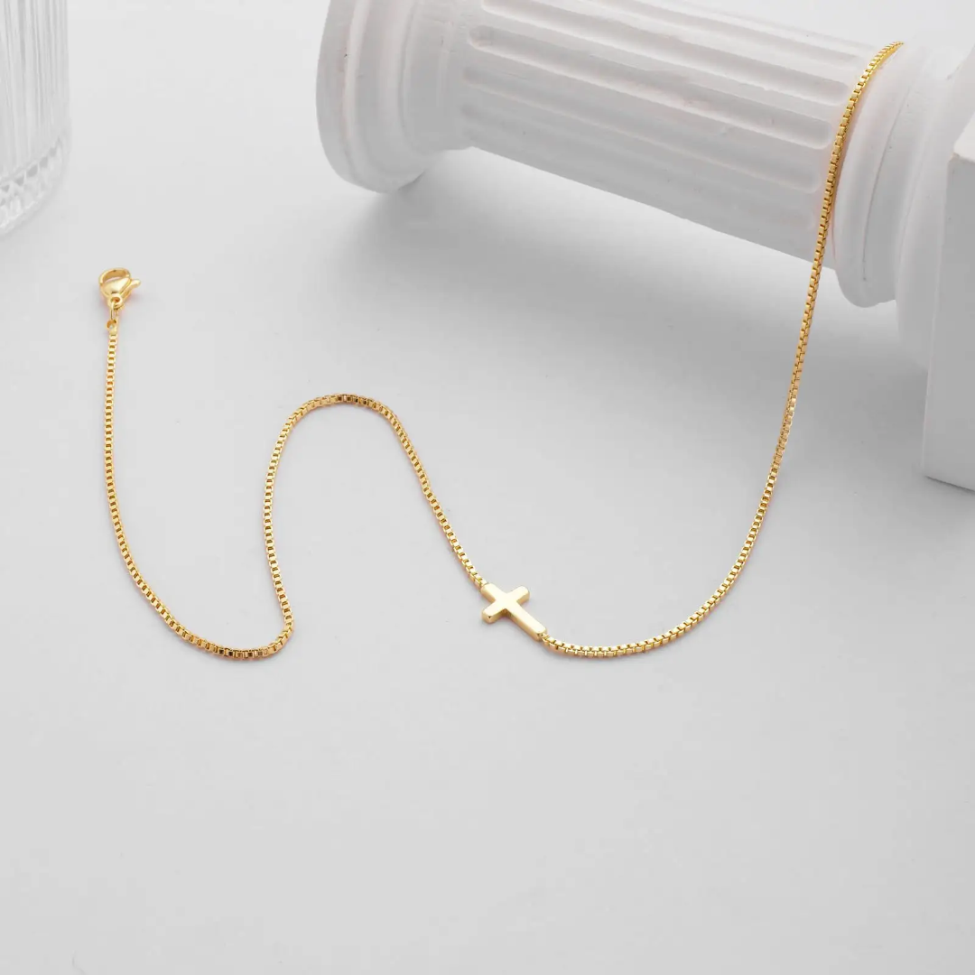 Clavicle Minimal cross necklace - Image 4