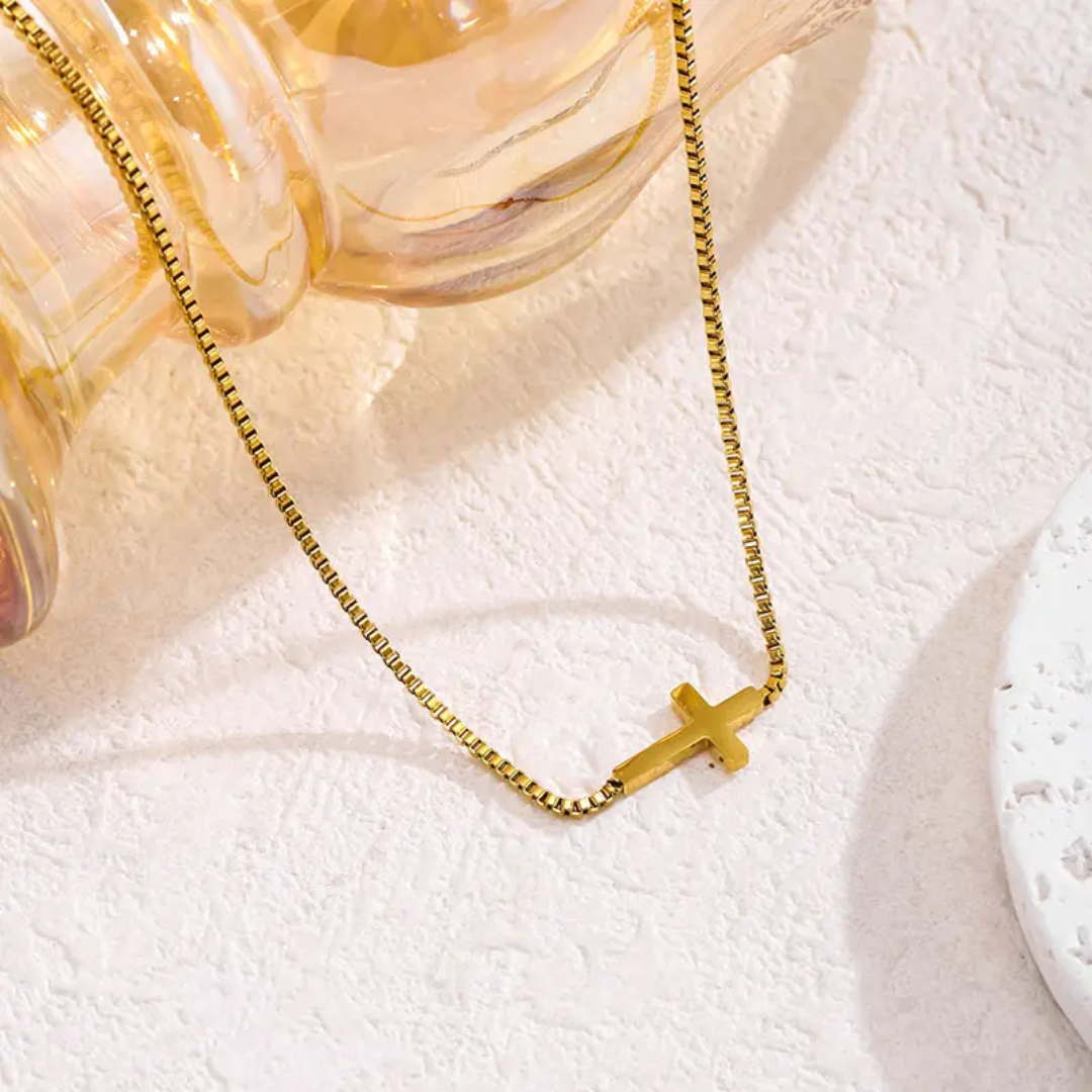 Clavicle Minimal cross necklace - Image 2