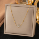 Four-leaf clover necklace white